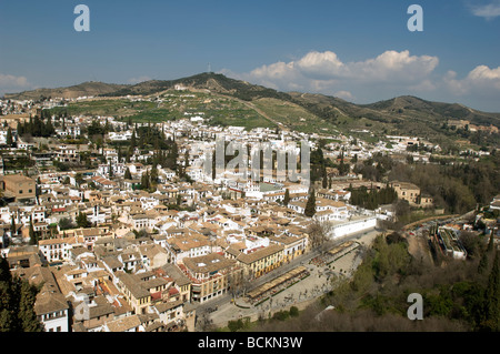 Una vista dall'Alhambra Palace in tutta la città di Granada nel sud est della Spagna. Foto Stock