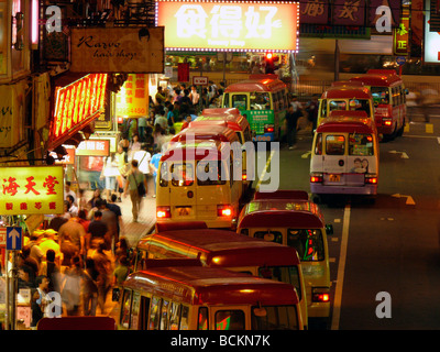 Cina Hong Kong Mong Kok Rush Hour il traffico al crepuscolo Foto Stock