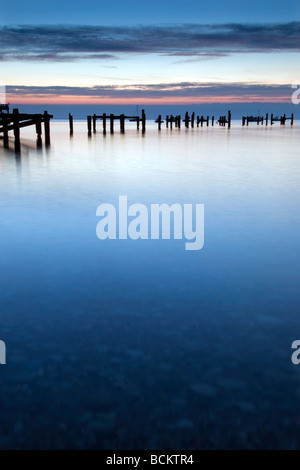 Swanage molo vecchio sul Dorset costa Purbeck prima del sorgere del sole Foto Stock