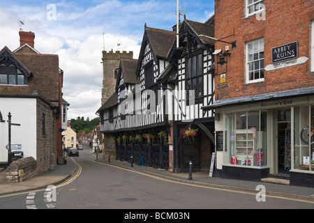 La Guildhall e la chiesa della Santa Trinità, Much Wenlock, Shropshire Foto Stock
