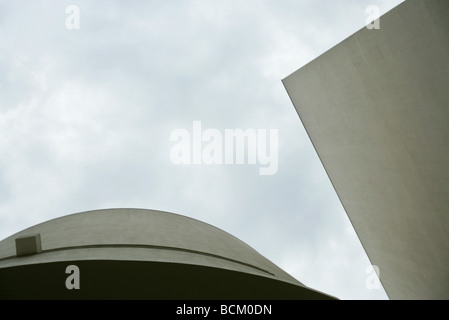 Colpo di architettura, edifici in cemento, a basso angolo di visione Foto Stock