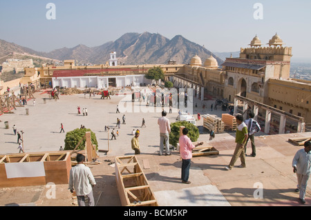 Forte Amber,Reticolo windows color avorio, floreali intarsiati progettazioni di marmo, cantine, giardini interni, Jaipur, Rajasthan, India Foto Stock