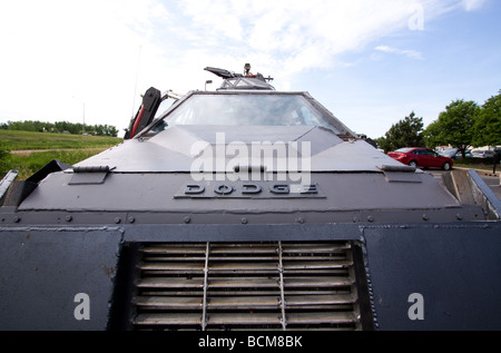 Il Tornado intercettano il veicolo 2 TIV 2 Storm Chaser s Sean Casey s tornado penetrante carrello blindato. Progetto Vortex 2. Foto Stock