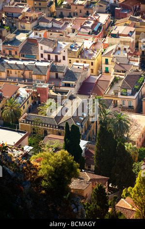 Roof top Arial vista di Taormina in Sicilia, Italia Foto Stock