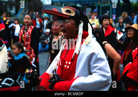 Nativi dell'Alaska in abito tradizionale di Juneau Alaska USA Foto Stock