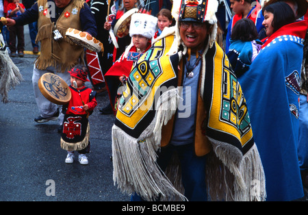 Nativi dell'Alaska in abito tradizionale di Juneau Alaska USA Foto Stock