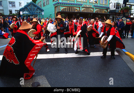 Nativi dell'Alaska in abito tradizionale di Juneau Alaska USA Foto Stock