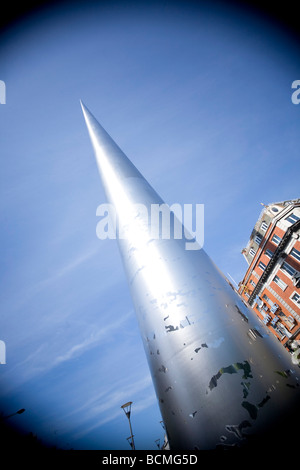 Cercando la guglia DEL MILLENNIO Dublino Irlanda Foto Stock