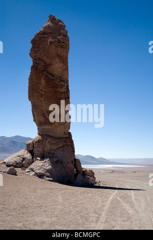 Formazione rocciosa conosciuta come i monaci Pakana, nei pressi di Tara Salt Lake, vicino a San Pedro de Atacama, Cile Foto Stock