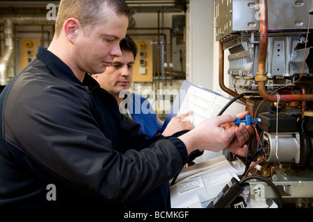 Formazione per la ventilazione di riscaldamento e aria condizionata nella scuola per maestri artigiani nella camera di commercio Foto Stock