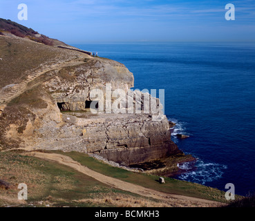 Grotte di Tilly Whim a Anvil Point sulla Dorset Jurassic Coast vicino a Swanage, Dorset, Inghilterra Foto Stock