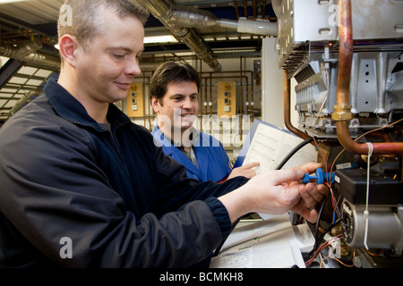 Formazione per la ventilazione di riscaldamento e aria condizionata nella scuola per maestri artigiani nella camera di commercio Foto Stock