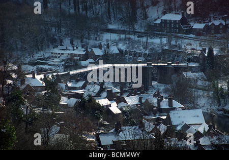 Vista aerea dell'Ironbridge in Telford Shropshire ricoperta di neve Febbraio 1996 Foto Stock