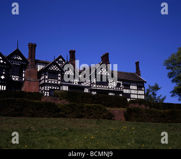 Il Tudor facciata di Bramall Hall Bramhall cheshire england Foto Stock