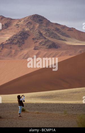 Sunrise in Sossusvlei le dune di sabbia del deserto del Namib Namibia Africa Foto Stock