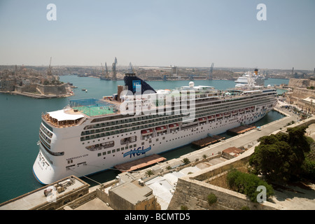 La Norwegian Cruise Line nave da crociera "norvegese Gem' nel Grand Harbour Valletta, Malta Foto Stock