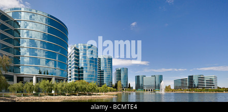Oracle Corporation Headquarters, noto come 'Emerald City' a Redwood Shores, California. Si tratta di una immagine ad alta risoluzione. Foto Stock