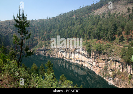 Volcanic Crater Lake Tritriva, regione di Vakinankaratra, Madagascar Foto Stock