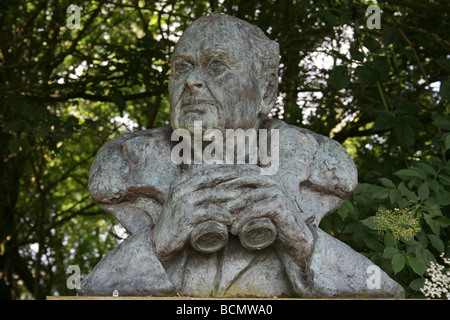 Busto di Sir Peter Scott a Martin mera WWT, Lancashire, Regno Unito Foto Stock