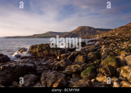 Houns Tout Cliff e testa Swyre dal di sotto di St Aldhelm di testa su Dorset la Jurassic Coast Foto Stock