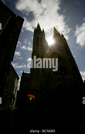 Città di Truro, Inghilterra. Stagliano vista del west guglie e ingresso a Truro Cathedral. Foto Stock