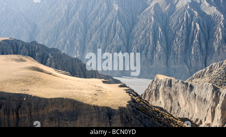 Robusto terran nel Grand Canyon in Kuitun, Xinjiang Uyghur Regione autonoma, Cina Foto Stock