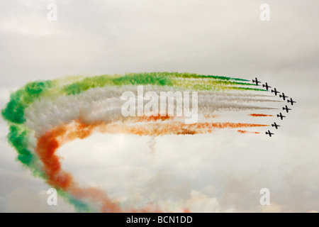 "Frecce Tricolori" [Italiano Air Force] Aerobatic Team per i voli in formazione di fumo finale, [RAF Fairford], Gloucestershire, Regno Unito Foto Stock