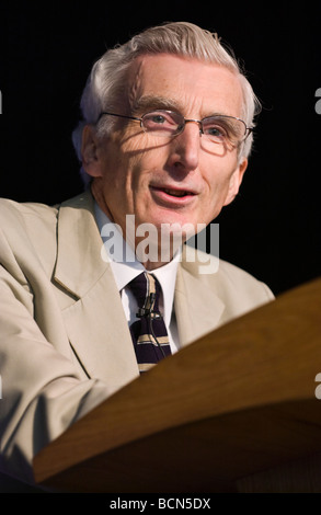 Astronomo Reale Martin Rees Baron Rees of Ludlow dando una lezione sul mondo nel 2050 a Hay Festival 2009 Foto Stock