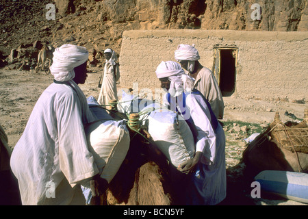 Sudan nubia nomadi Bisharin atrum cratere deserto Bayuda Foto Stock