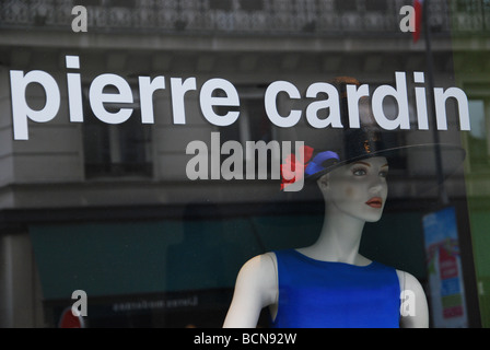 Pierre Cardin Shopfront Parigi Francia Foto Stock