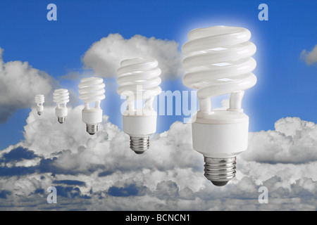 Lampadine fluorescenti in erba Foto stock - Alamy