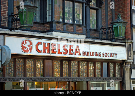 Il ramo del Chelsea building society in una simulazione di edificio medievale, risalente al 1922, a Kingston upon Thames Surrey, Inghilterra Foto Stock