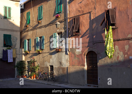 Tradizionale antica casa anteriore nell'Europa mediterranea (Italiano architettura medievale), Italia, Europa Foto Stock