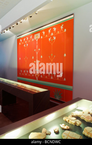 Riproduzione affresco gallo-romana e display in caso convertito Musée Archéologique / il Museo di Archeologia - Martizay, Indre, Francia. Foto Stock