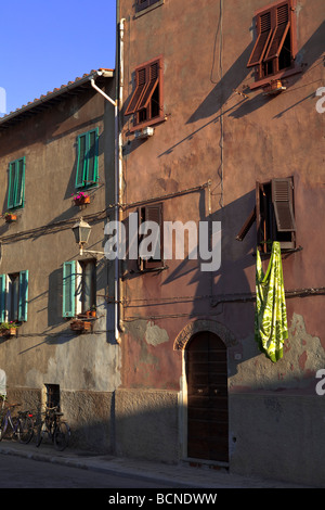 Tradizionale antica casa anteriore nell'Europa mediterranea (Italiano architettura medievale), Italia, Europa Foto Stock