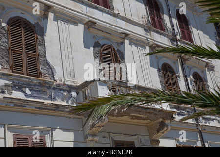 Tradizionale antica casa anteriore nell'Europa mediterranea (Italiano architettura medievale), Civitavecchia, Italia, Europa Foto Stock