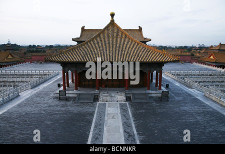 Sala del Centro di armonia e la sala di preservare l'armonia, la Città Proibita di Pechino, Cina Foto Stock