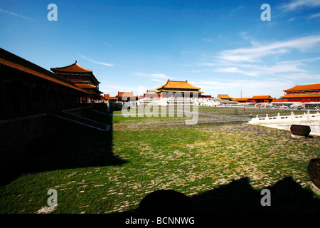 Vista della sala della suprema armonia dalla porta della suprema armonia, la Città Proibita di Pechino, Cina Foto Stock