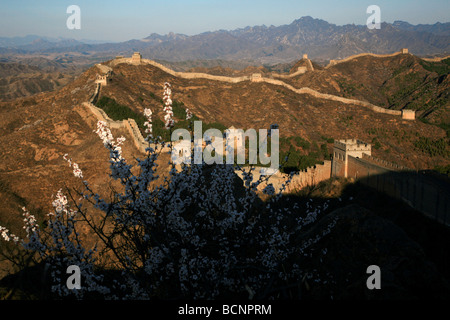 Grande Torre di Jinshan e piccola torre di Jinshan, Jinshanling Great Wall, nella provincia di Hebei, Cina Foto Stock