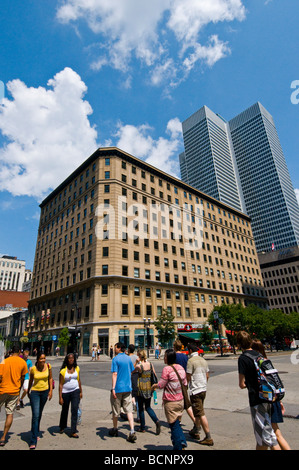 Le persone nel centro di Montreal, angoli di Sainte Catherine Street e McGill avenue Montreal Québec Canada Foto Stock