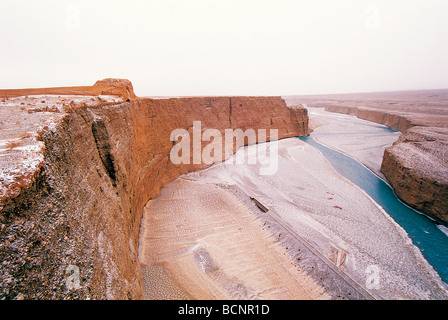 Primo radiofaro torre costruita sul bordo del fiume Taolai, Jiayuguan Città, Provincia di Gansu, Cina Foto Stock