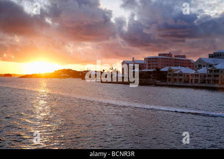 Vista al tramonto della baia di hamilton bermuda Foto Stock