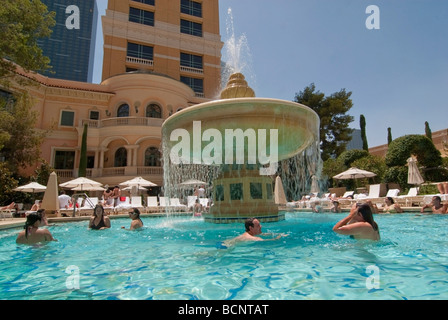 Lussuosa piscina del Bellagio Resort e Casinò di Las Vegas. Foto Stock