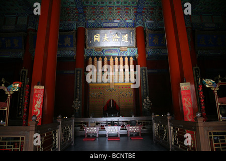 Interno della sala delle grandi conquiste nel tempio di confuciano a Pechino in Cina Foto Stock