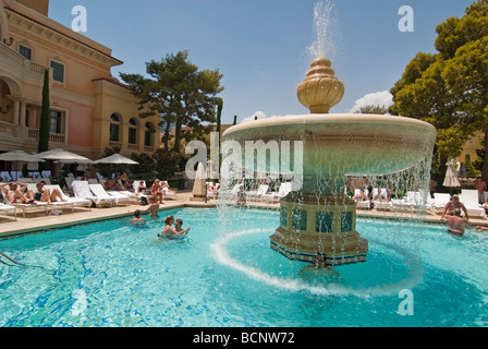 Lussuosa piscina del Bellagio Resort e Casinò di Las Vegas. Foto Stock