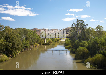 Il vecchio ponte della ferrovia e fiume Murrumbidgee Gundagai Sud del New South Wales AUSTRALIA Foto Stock