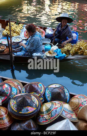 Il Mercato Galleggiante di Damnoen Saduak, nr Bangkok, Thailandia Foto Stock