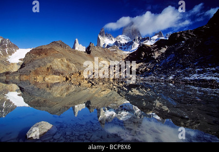 Spiegelung des Cerro Fitz Roy in der Laguna de los Tres Los Glaciares NP patagonien Argentinien riflessione argentinia patagonia Foto Stock