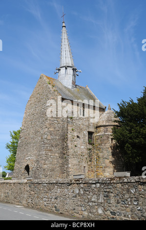 La chiesa a Plougrescant in Bretagna Foto Stock