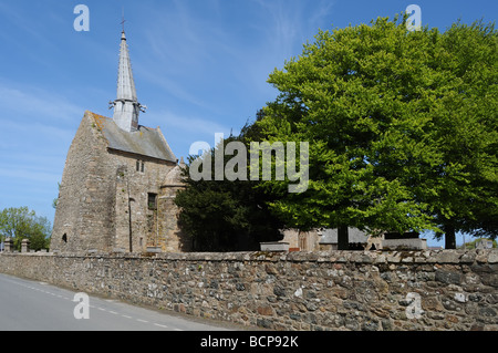 La chiesa a Plougrescant in Bretagna Foto Stock
